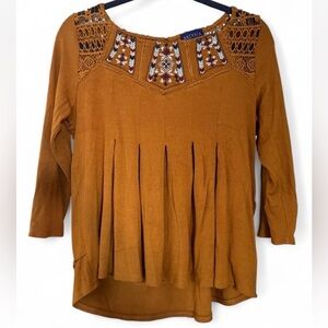 Artesia Women's Embroidered Brown 3/4 Sleeve Top, Size Medium.